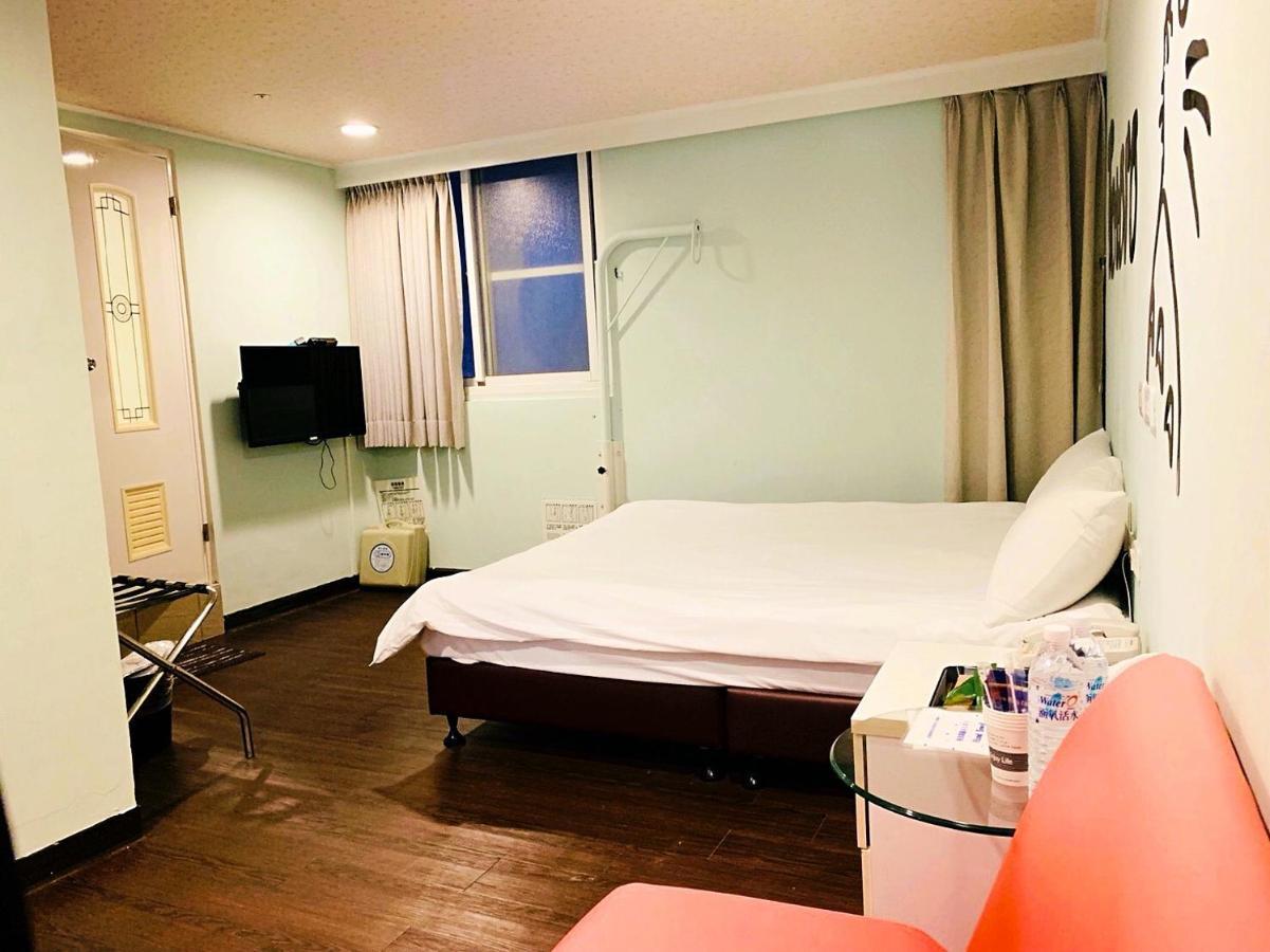 Easyinn Hotel & Hostel Tainan Exterior photo