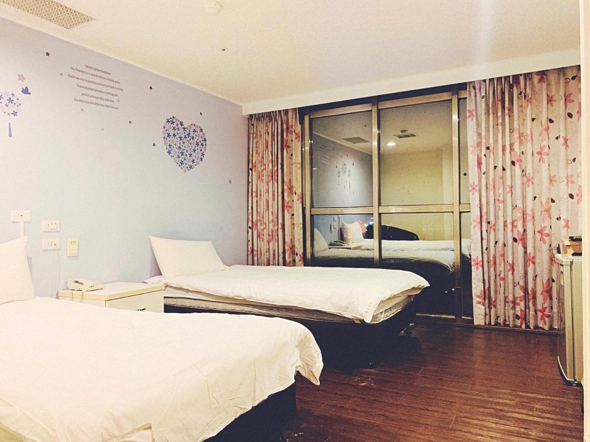 Easyinn Hotel & Hostel Tainan Exterior photo