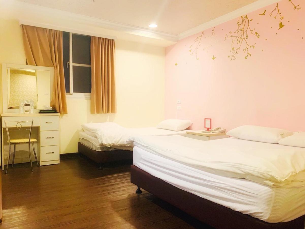 Easyinn Hotel & Hostel Tainan Exterior photo