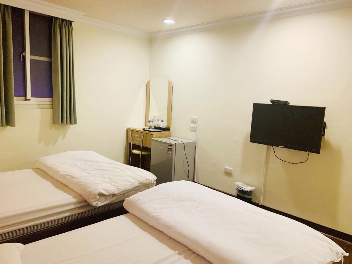 Easyinn Hotel & Hostel Tainan Exterior photo