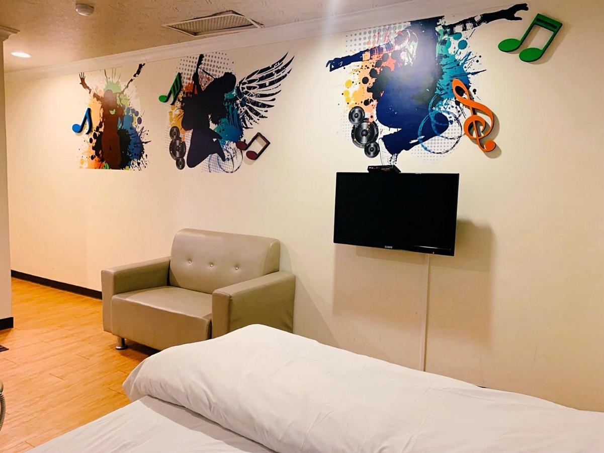 Easyinn Hotel & Hostel Tainan Exterior photo