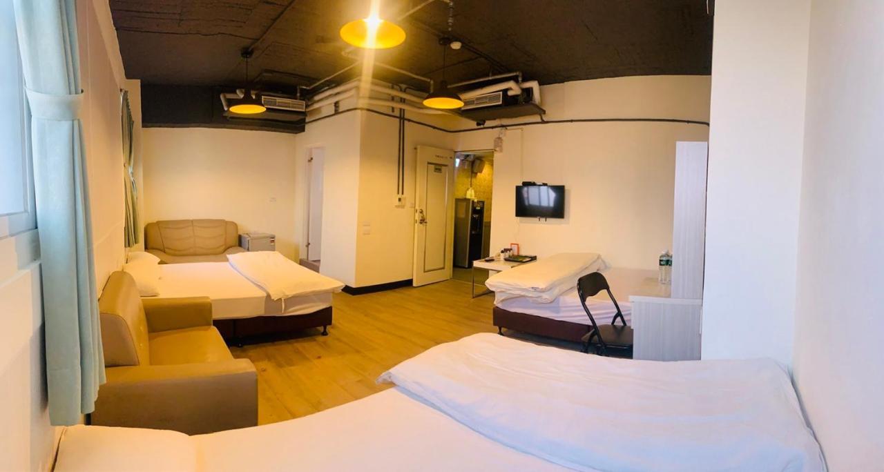 Easyinn Hotel & Hostel Tainan Exterior photo