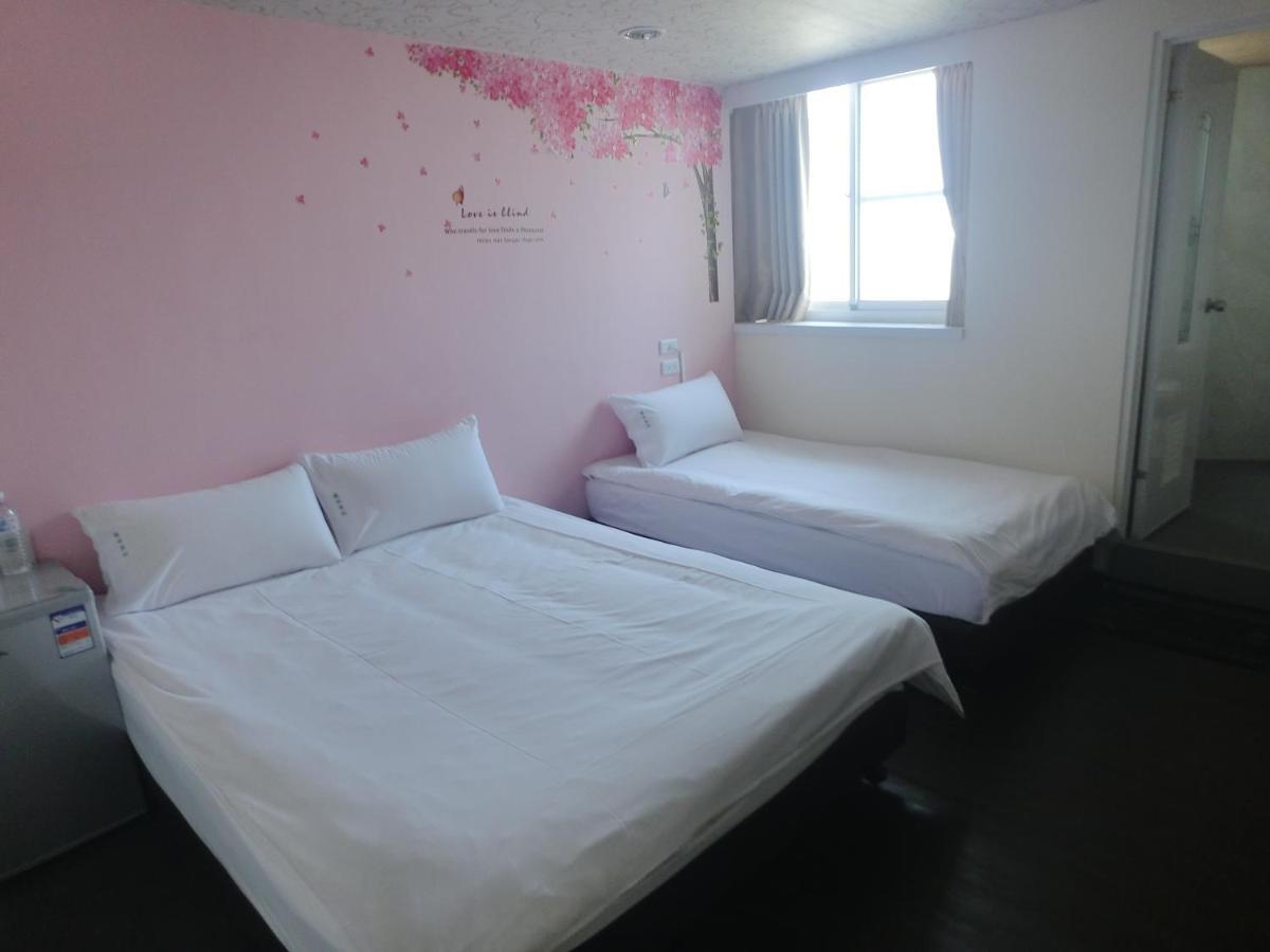 Easyinn Hotel & Hostel Tainan Exterior photo