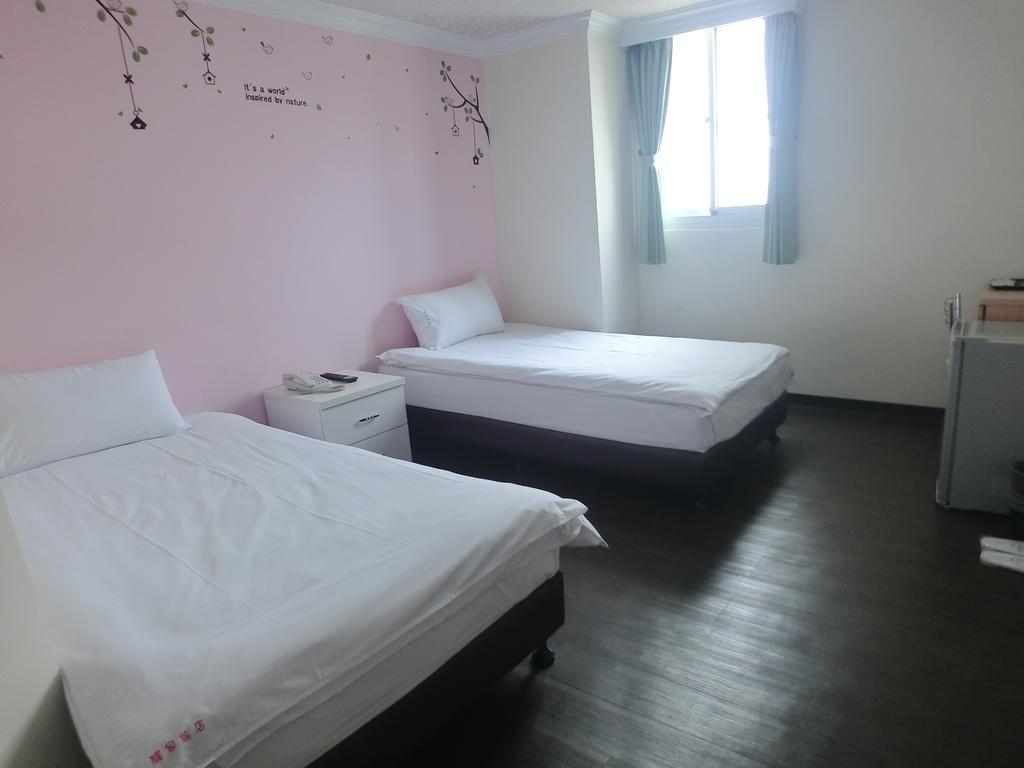 Easyinn Hotel & Hostel Tainan Exterior photo