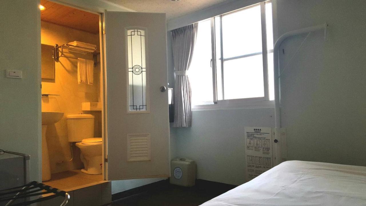 Easyinn Hotel & Hostel Tainan Exterior photo